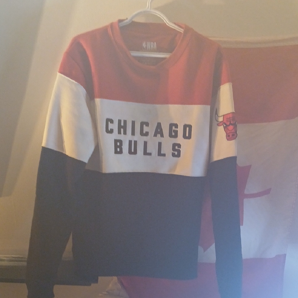 NBA Red and White Crewneck Sweater with Chicago Bulls Graphic